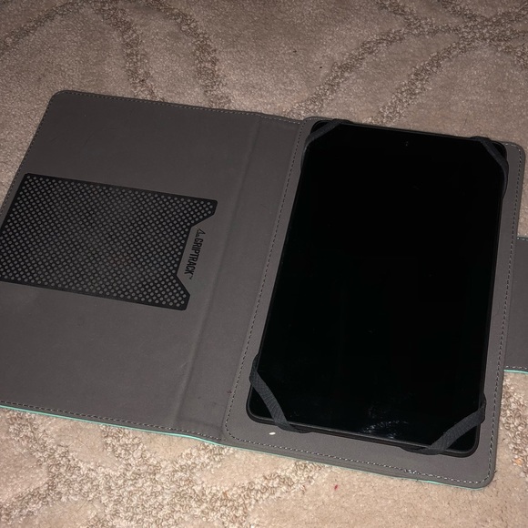 Amazon Fire Tablet - Picture 4 of 4